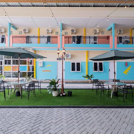 Sans Wm Hotel Blitar Buitenkant foto