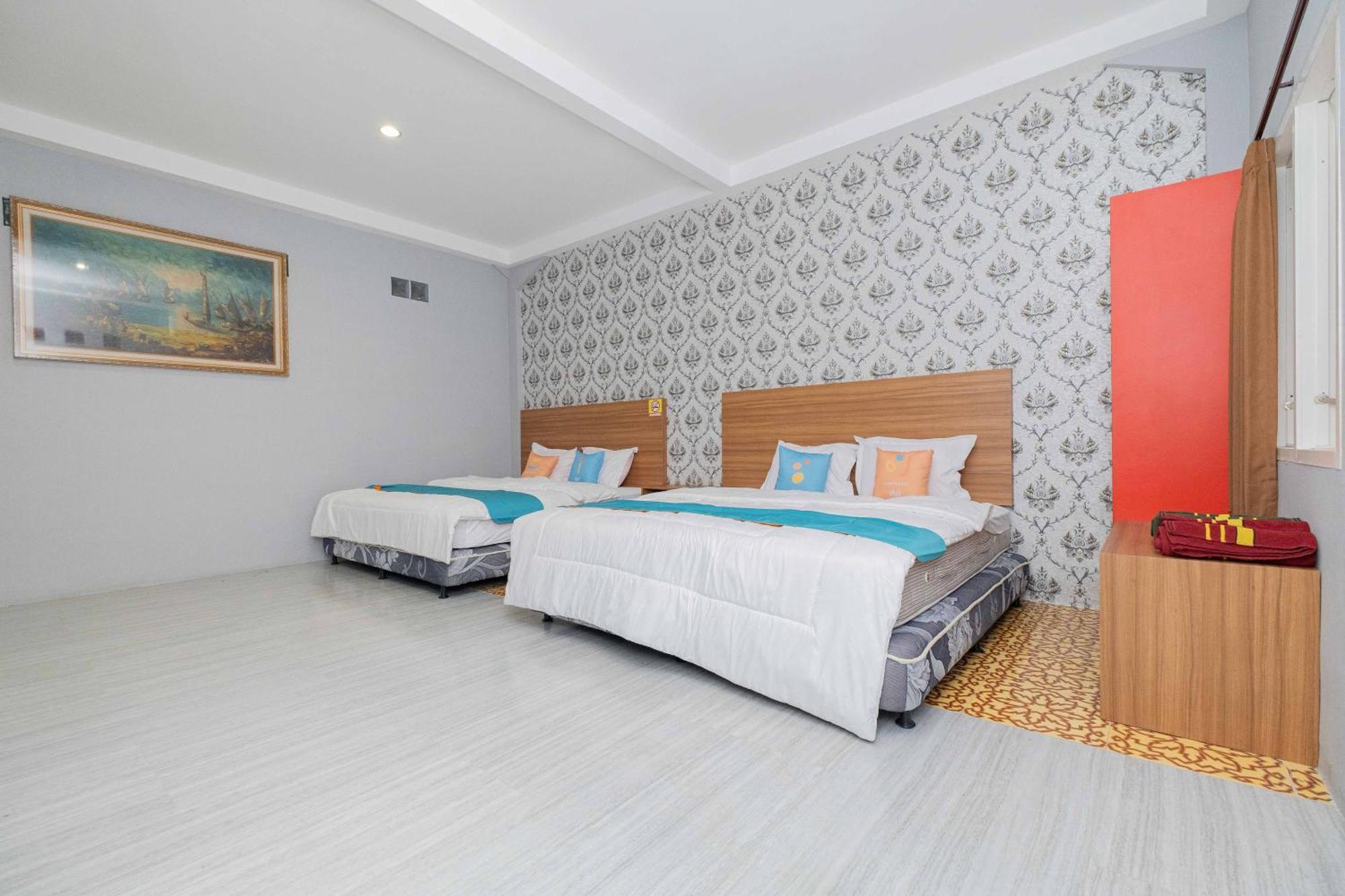 Sans Wm Hotel Blitar Buitenkant foto