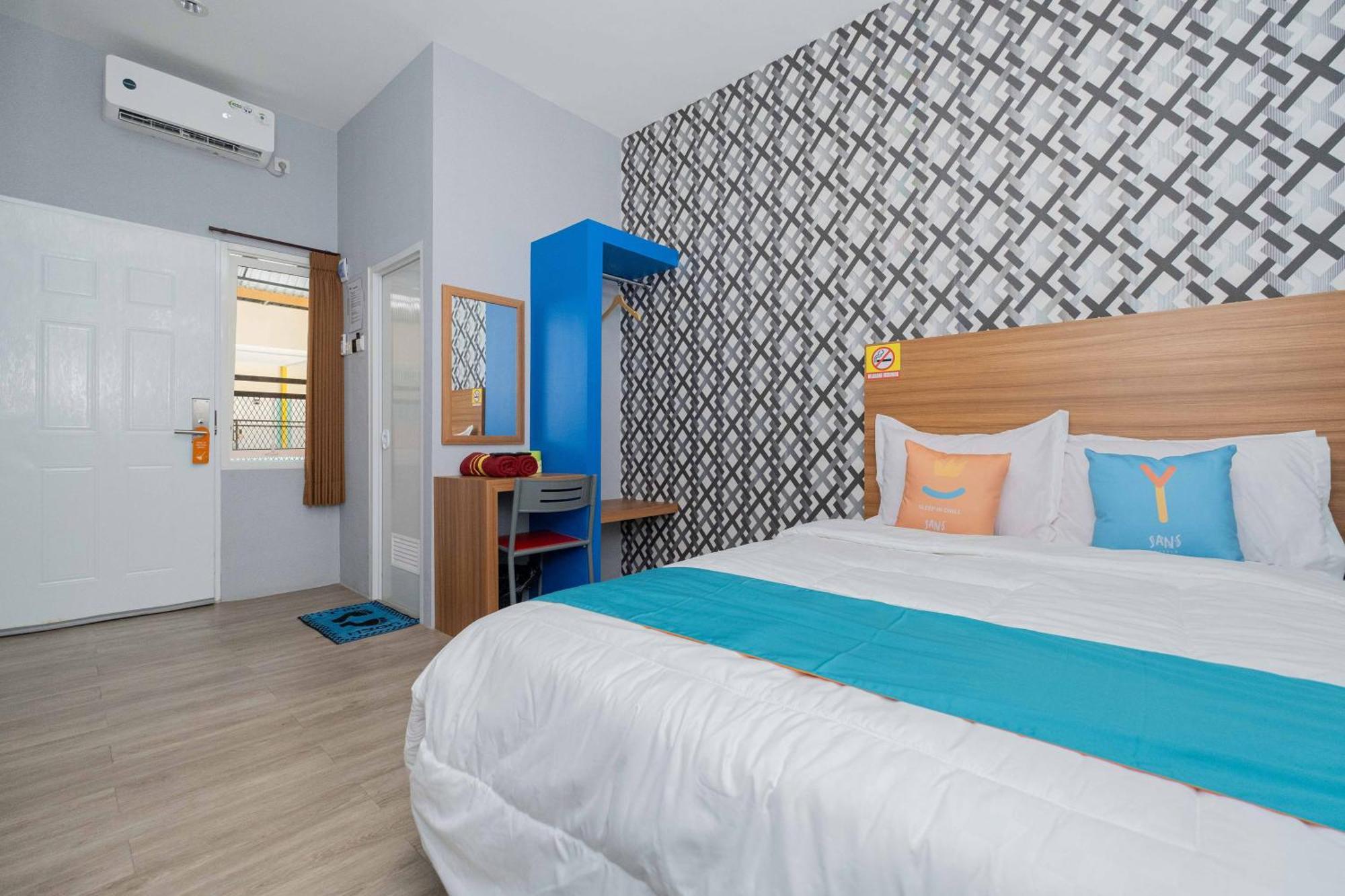 Sans Wm Hotel Blitar Buitenkant foto