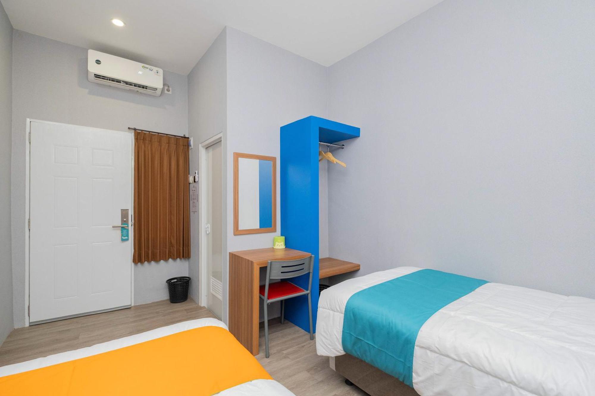Sans Wm Hotel Blitar Buitenkant foto