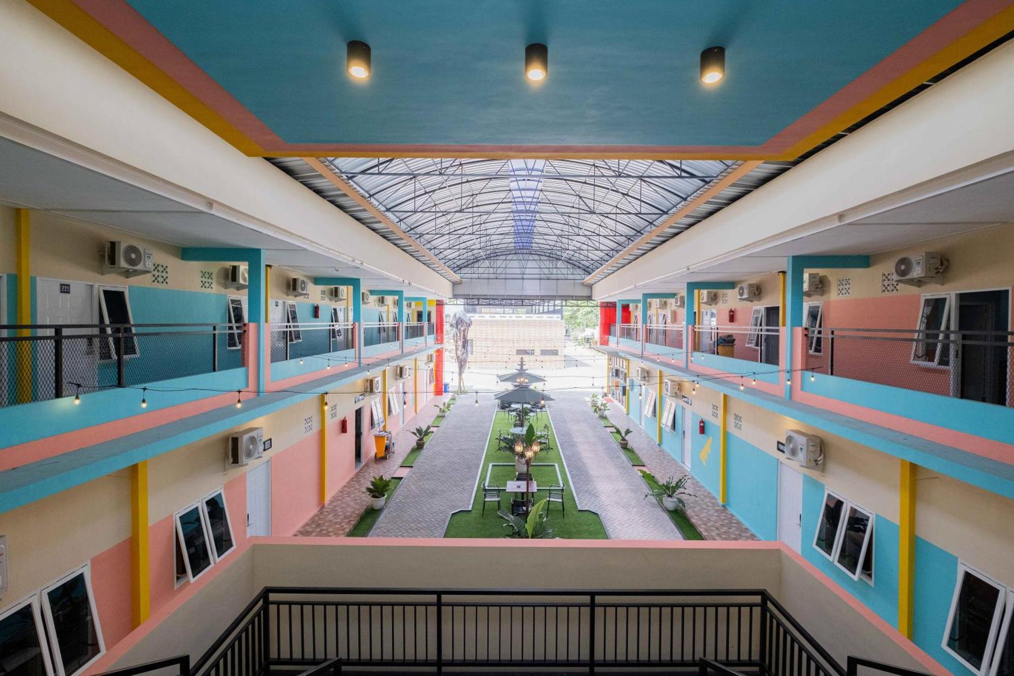 Sans Wm Hotel Blitar Buitenkant foto