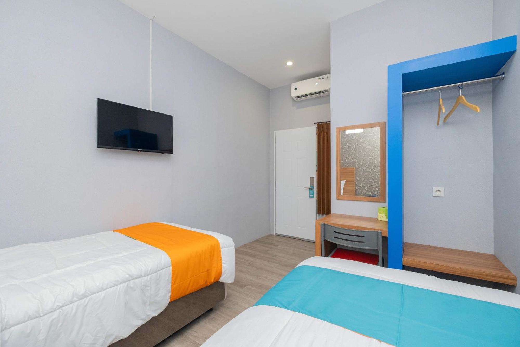 Sans Wm Hotel Blitar Buitenkant foto