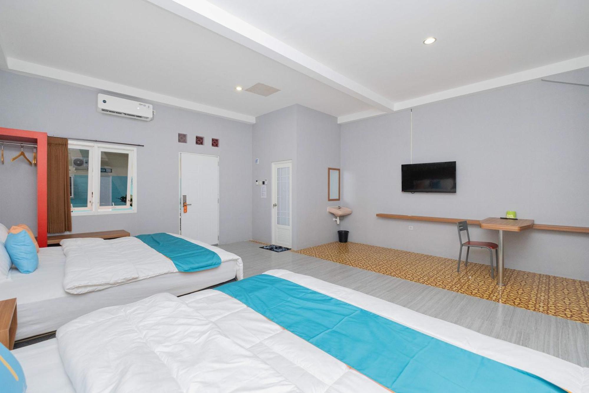 Sans Wm Hotel Blitar Buitenkant foto