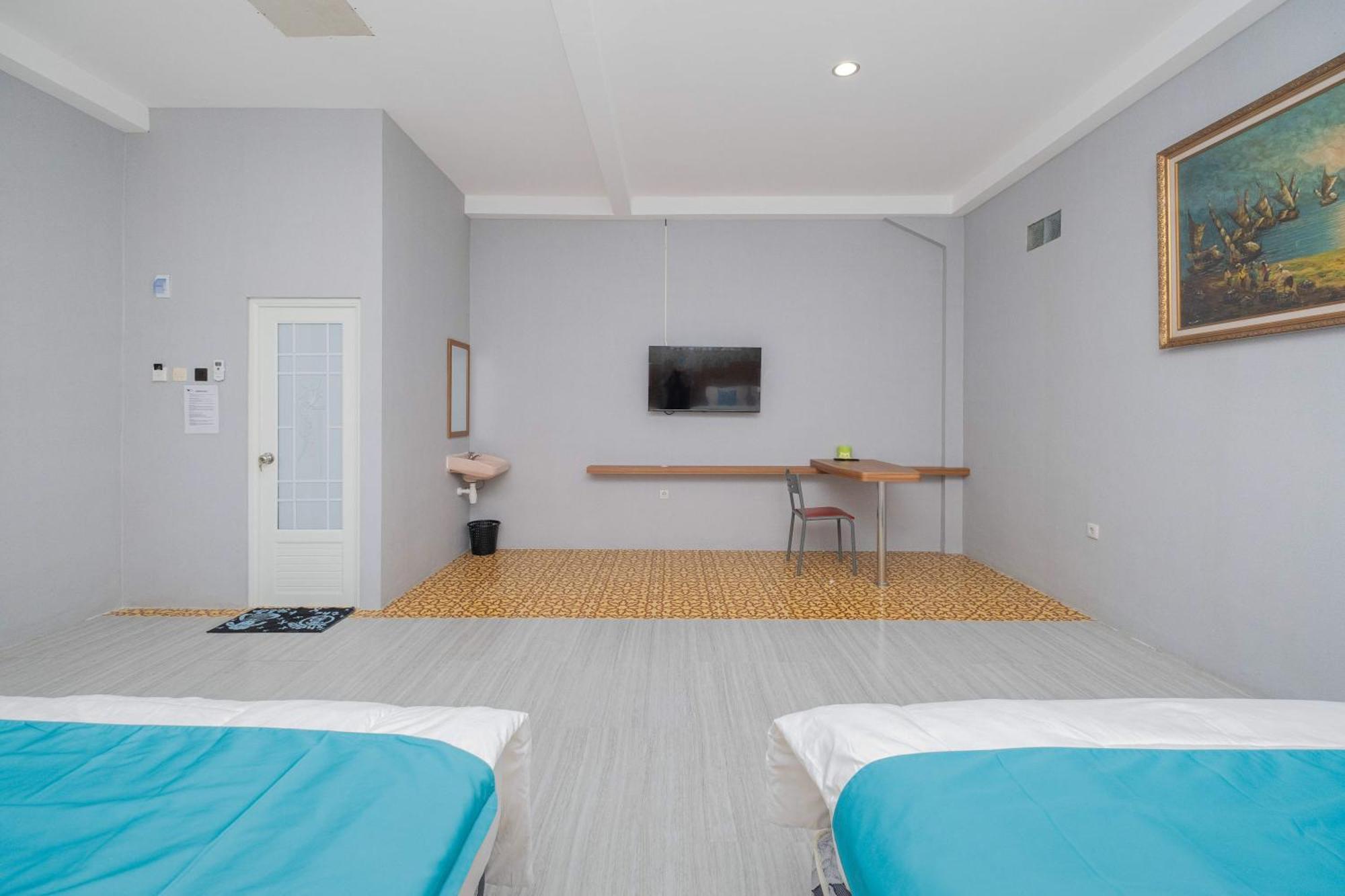Sans Wm Hotel Blitar Buitenkant foto