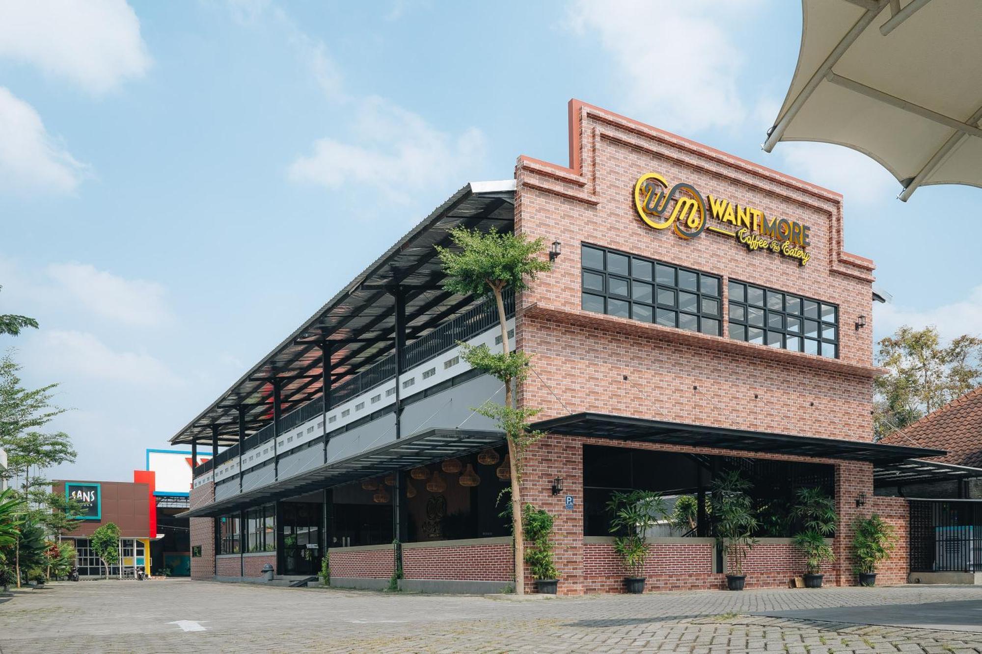 Sans Wm Hotel Blitar Buitenkant foto