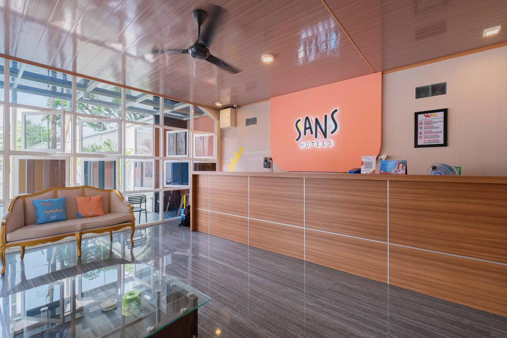 Sans Wm Hotel Blitar Buitenkant foto